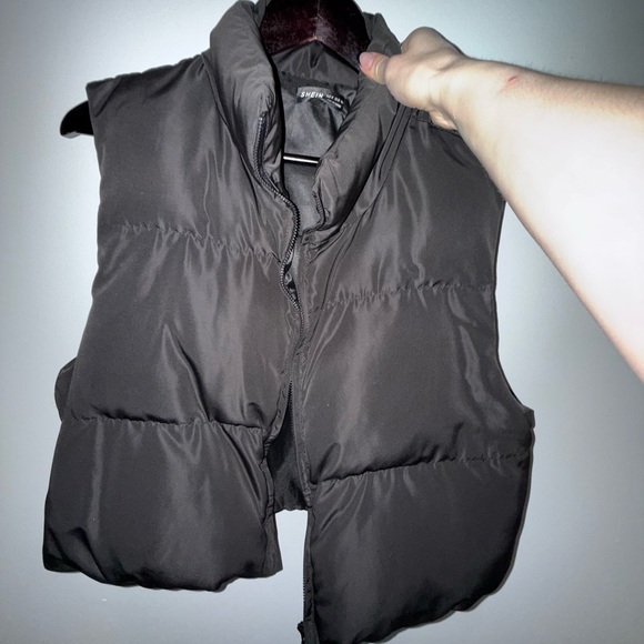 Cropped Puffer Vest Size Medium - Picture 2 of 4